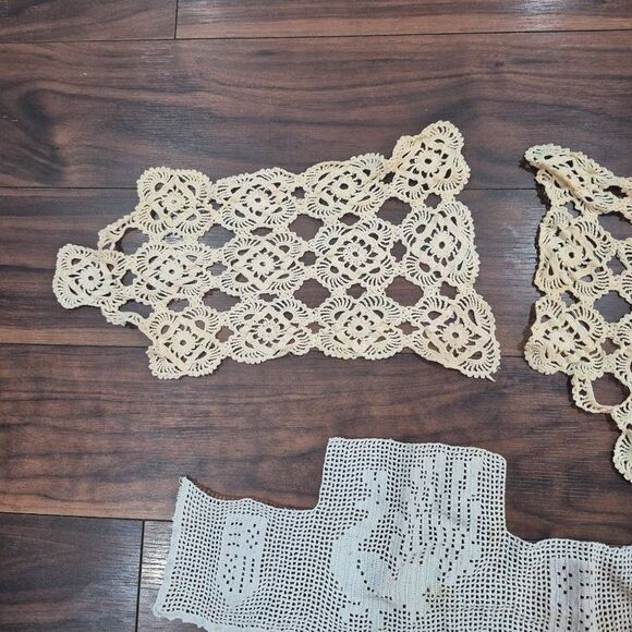 Crochet, 3 Vintage Large Ivory, Cream Ecru Cotton Doilies, Handmade - Picture 3 of 6